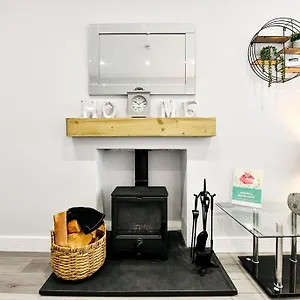 https://just-stay-wales-the-teify-deluxe-bungalow.cardiffhotelswales.com