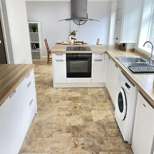 https://house-with-garden-and-2x-parking-space.tophotelsbath.com