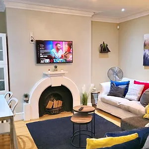 https://stylish-2-bedroom-apartment-leeds-centre-free-parking.yorkshirehotels.net