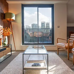https://the-quadrant-the-garret.yorkshirehotels.net